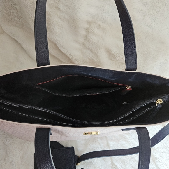 Tommy Hilfiger Purse - Picture 9 of 9